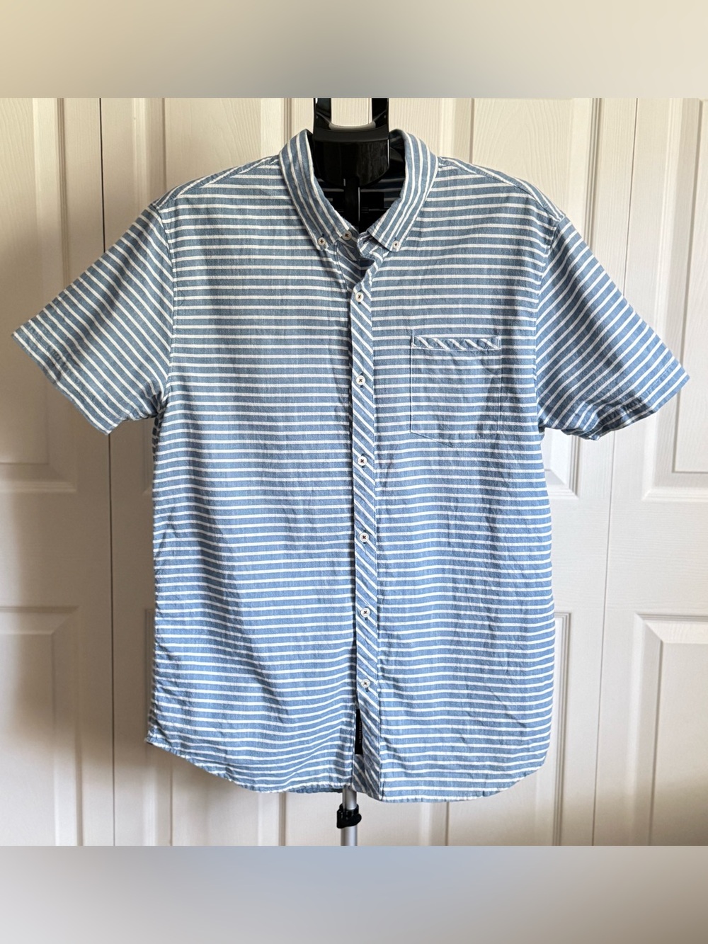 Roark Revival Casual Short-Sleeve Button-Down Shirt in Blue & White Stripe XL